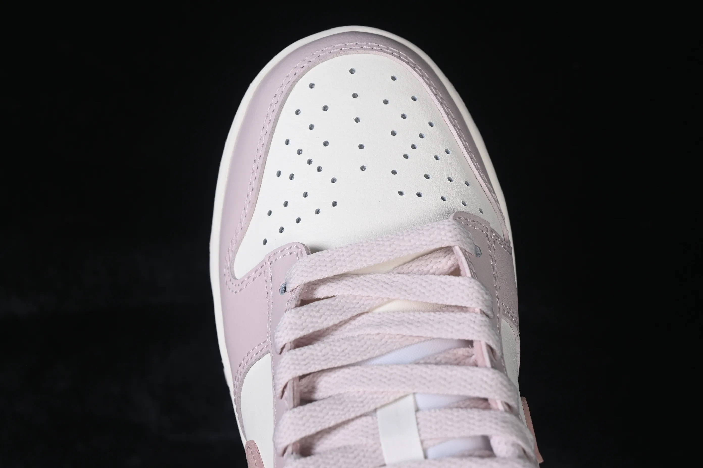 All categories Nk SB Dunk Series Nk SB Dunk Low High-end customized low-top sneakers Nike SB Dunk Low white and pink color low-top casual sneakers IM6572-602